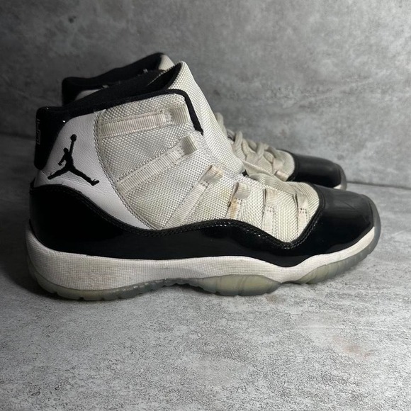 Nike Air Jordan 11 Retro High Concord Size 5.5Y 378037-100 OG Bred Gratitude - Picture 4 of 7